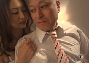 Hôn Nhân Nhạt Phai để rồi Tìm Thấy Đồng Cảm Nơi Sếp