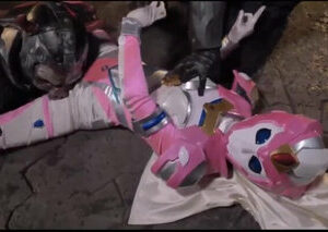 Chiến Binh Ánh Hồng Vượt Ngục