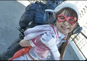 Suwan Shiratori Hồi Sinh Từ Bóng Tối