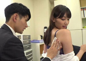 Vẻ Đẹp Nguy Hiểm Che Giấu Khát Khao Nhục Dục Của Cô Trưởng Phòng