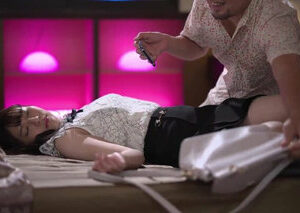 Cô Gái Hiền Lành Đối Mặt Với Ác Mộng Bất Ngờ