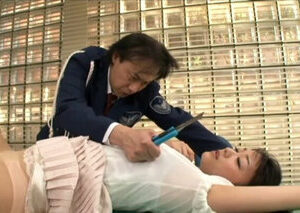 Giữ Vững Bản Lĩnh Giữa Ánh Nhìn Đáng Sợ Nơi Văn Phòng