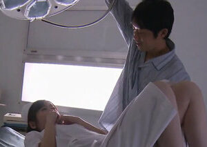 Nữ Y Tá Hiền Lành Đối Mặt Với Bệnh Nhân Khó Tính