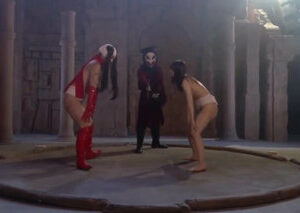 Hai Nữ Chiến Binh Phá Tan Âm Mưu Thao Túng Học Đường